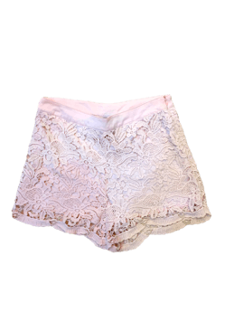 Short en color palo rosa , en tejido calado con forro, cierre invisible a un lado , cintura: 74 cm, largo: 35 cm